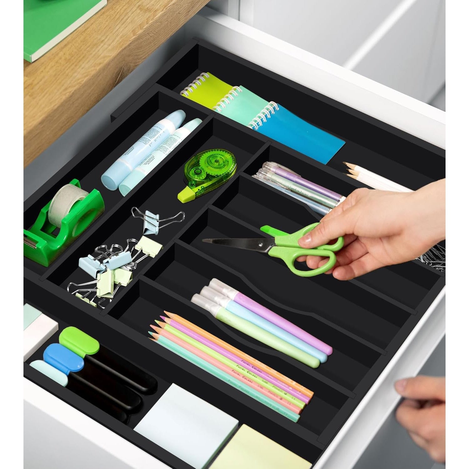 Organizator extensibil pentru tacamuri si ustensile NextWave – bambus natural lacuit, finisaj negru elegant, 9 compartimente – imaginea 6