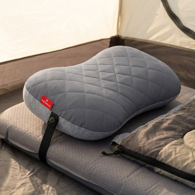 Pernă gonflabilă de camping NextWave®️, suport cervical ergonomic, supapă One-Click de umflare rapidă, band — beneficii cheie
