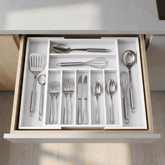 Organizator extensibil pentru tacamuri si ustensile NextWave® – bambus natural lacuit, finisaj negru el — problemă și soluție