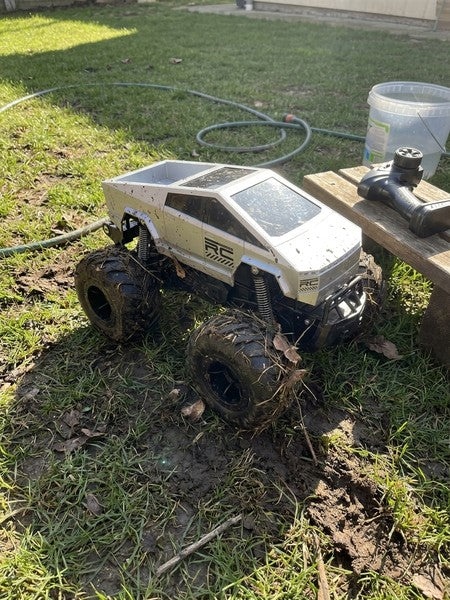 Masina cu telecomanda RC Cybertruck BeGenius®, 4WD Off-Road 1:16, Pentru Toate Tipurile de Teren, 360° Drift, — testimonial 1
