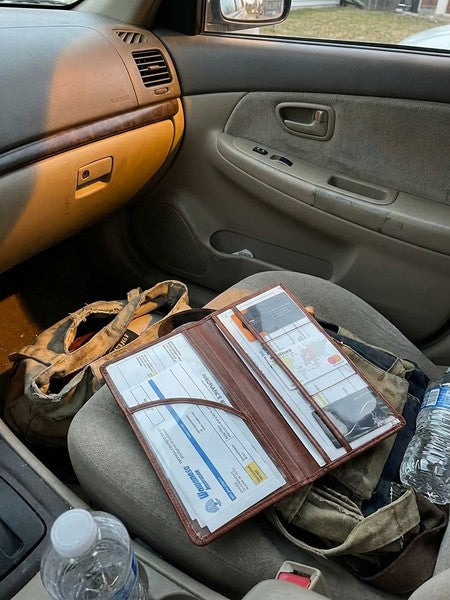 Organizator documente auto NextWave®️, port-document pentru inmatriculare si asigurare, mapa pliabila cu buzu — testimonial 2