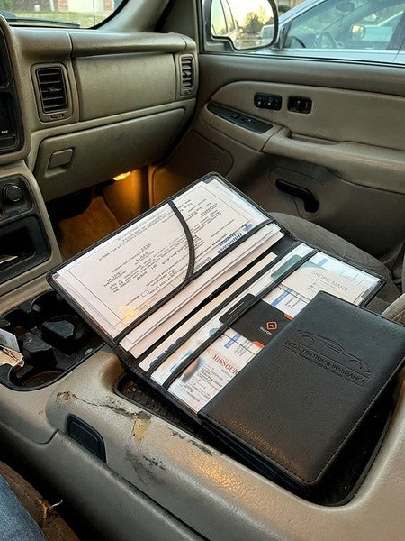 Organizator documente auto NextWave®️, port-document pentru inmatriculare si asigurare, mapa pliabila cu buzu — testimonial 2