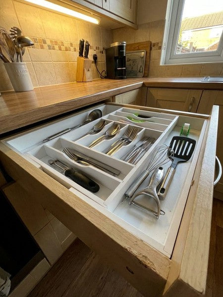 Organizator extensibil pentru tacamuri si ustensile NextWave® – bambus natural lacuit, finisaj negru elegant, — testimonial 2