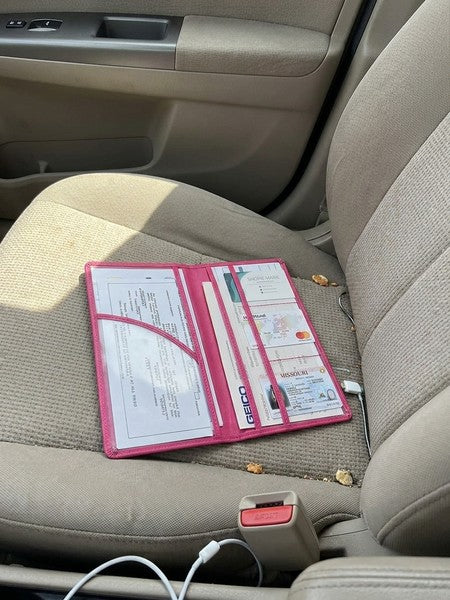 Organizator documente auto NextWave®️, port-document pentru inmatriculare si asigurare, mapa pliabila cu buzu — testimonial 3