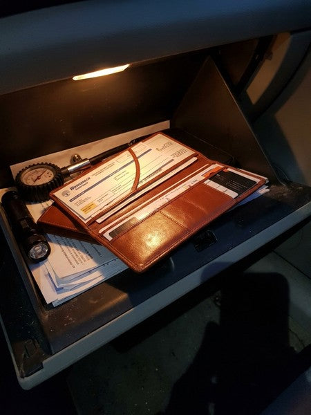 Organizator documente auto NextWave®️, port-document pentru inmatriculare si asigurare, mapa pliabila cu buzu — testimonial 4