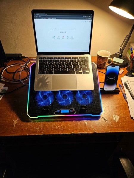 Stand De Racire pentru Laptop BeGenius® cu Suport pentru Telefon, 6 Ventilatoare ultra Silentioase, Cooler La — testimonial 4