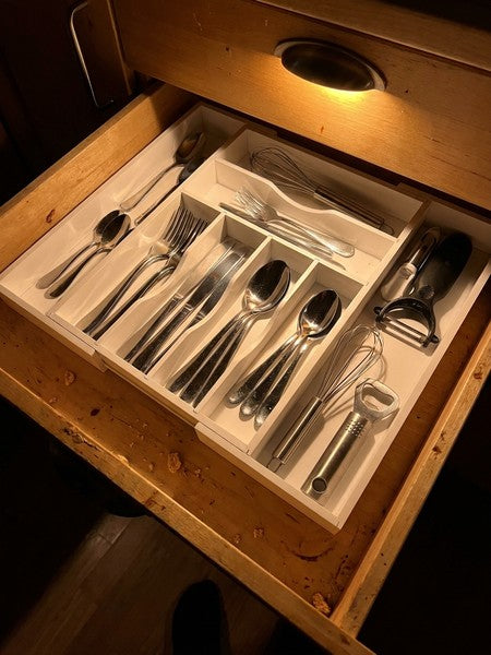 Organizator extensibil pentru tacamuri si ustensile NextWave® – bambus natural lacuit, finisaj negru elegant, — testimonial 4